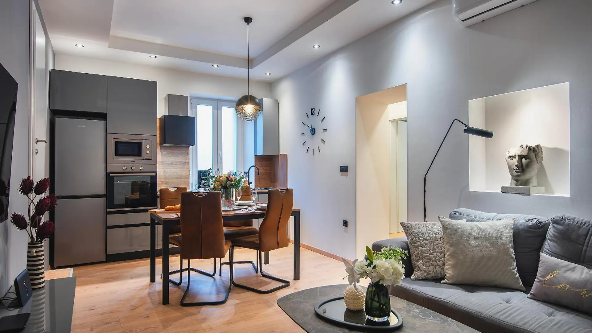 Arta Apartments City Center - With Private Parking Pula