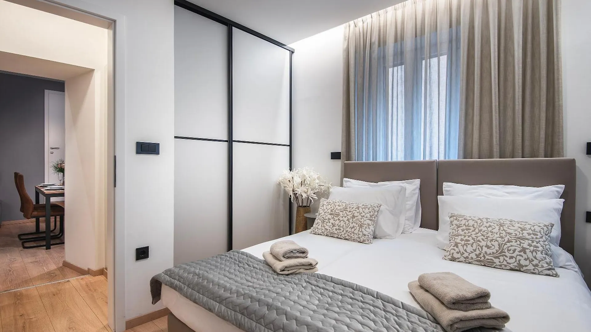 Arta Apartments City Center - With Private Parking 풀라 크로아티아