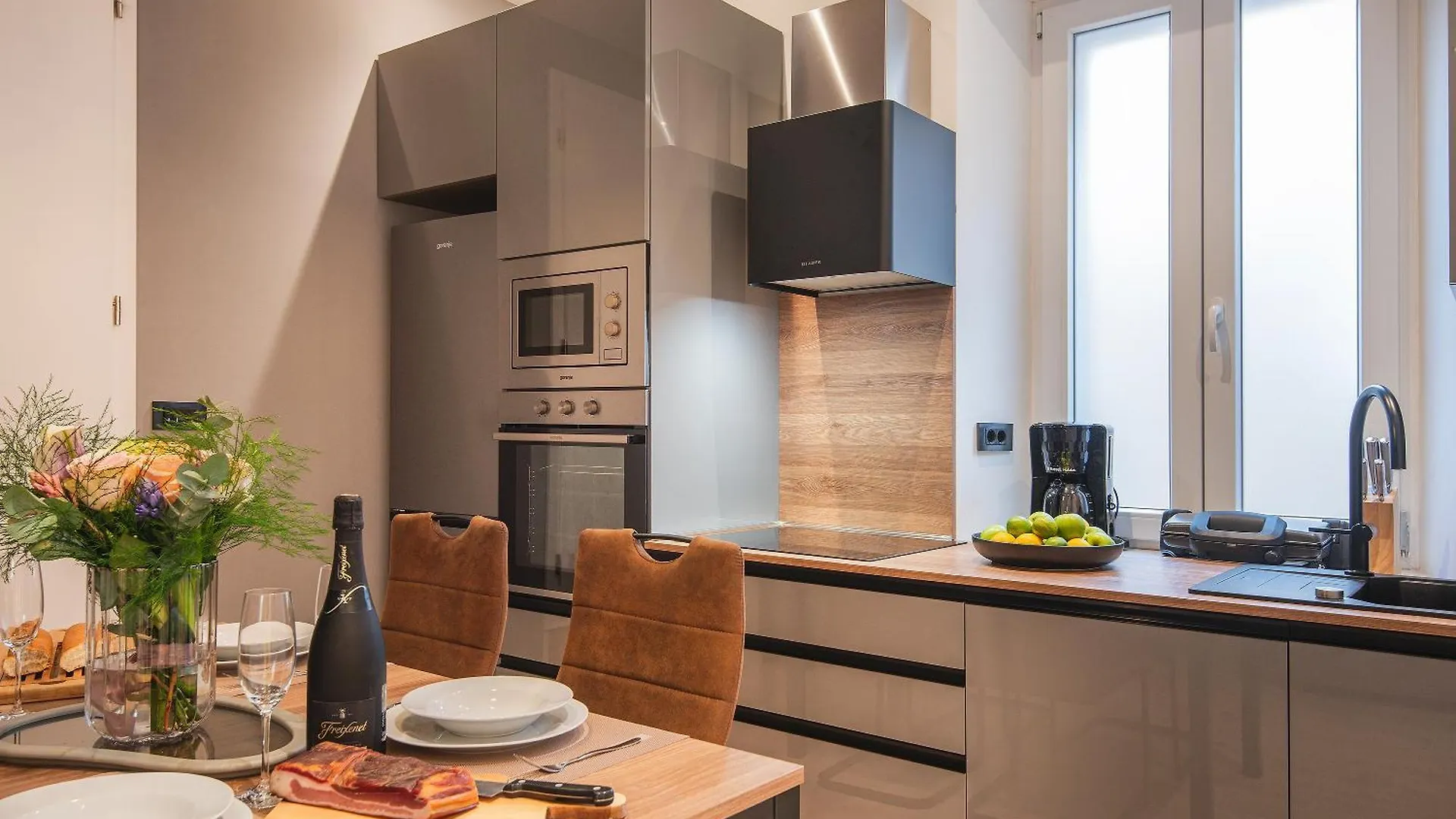 Arta Apartments City Center - With Private Parking Pula