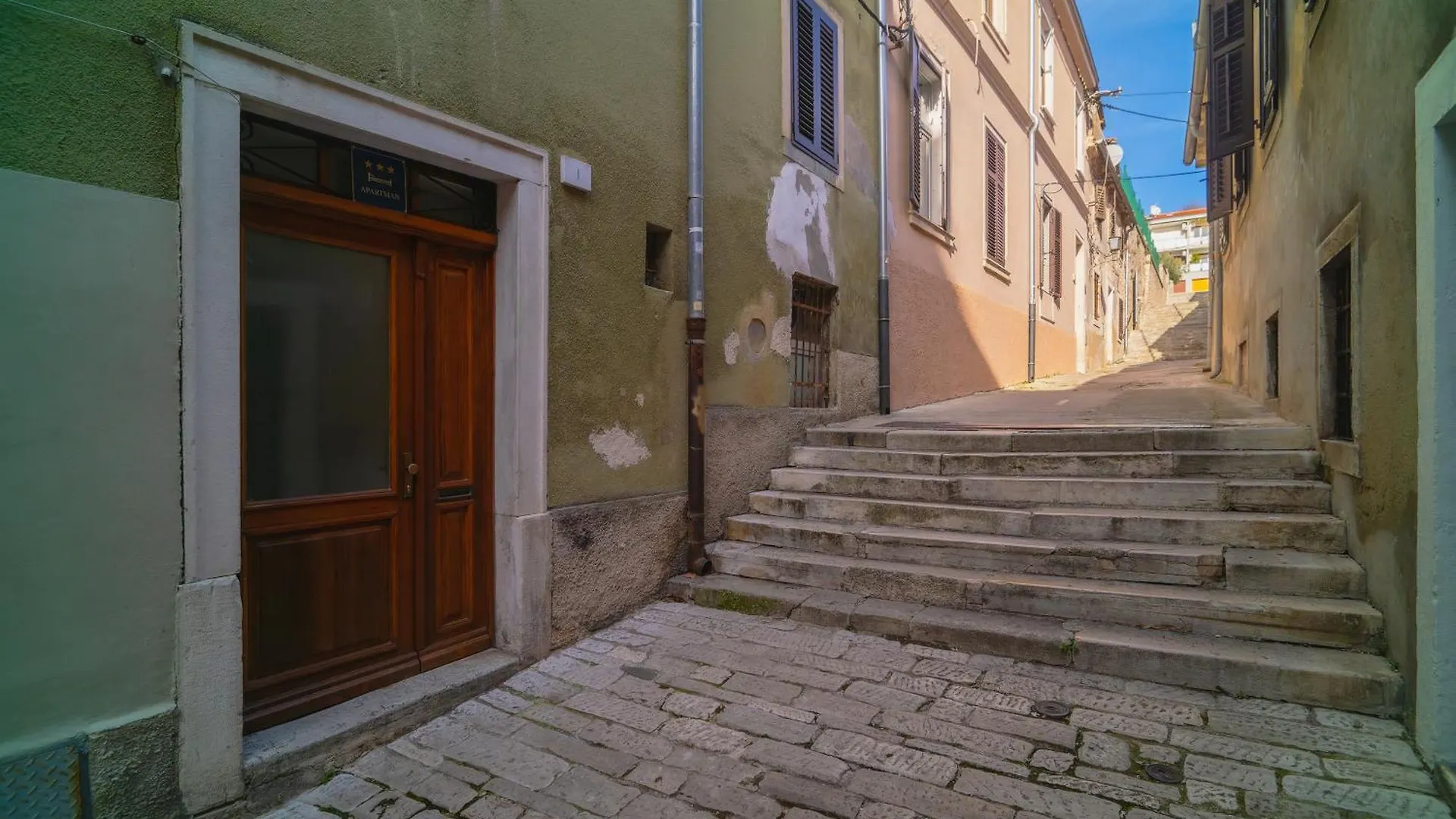 Arta Apartments City Center - With Private Parking Pula